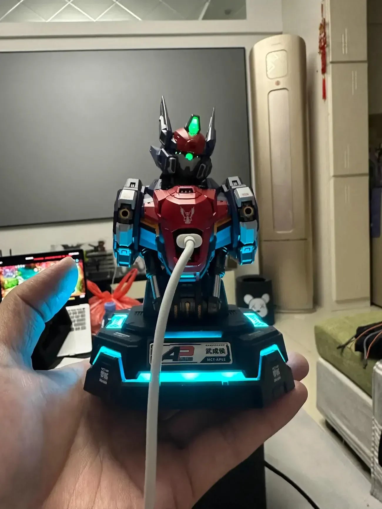 Progenitor Bust: MCT-AP02 Charging Center Figure